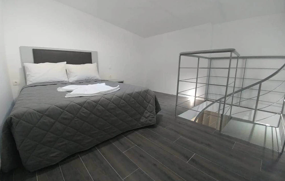 vila-eleni-2-hanioti-Clock-travel-2